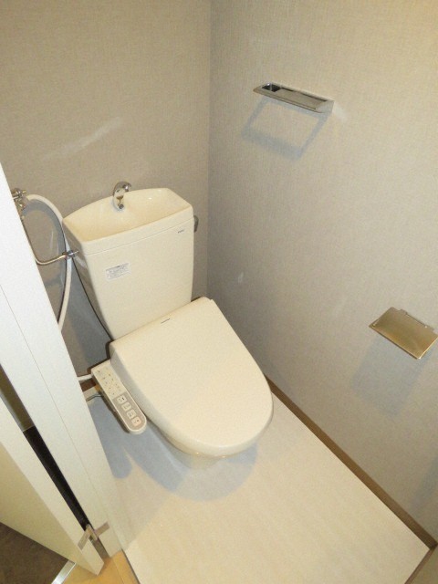 トイレ　トイレには人気のウォシュレットが設置されています。