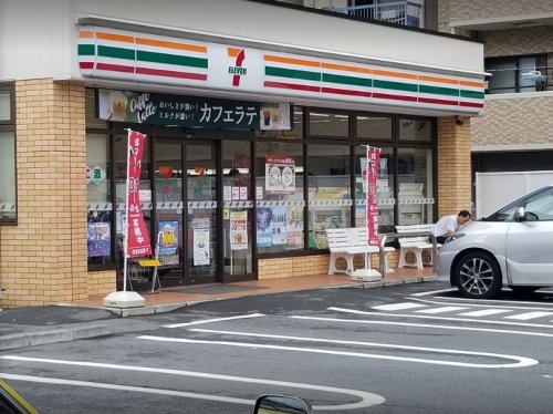 コンビニ　セブンイレブン 新宿中落合3丁目店（コンビニ）まで205m