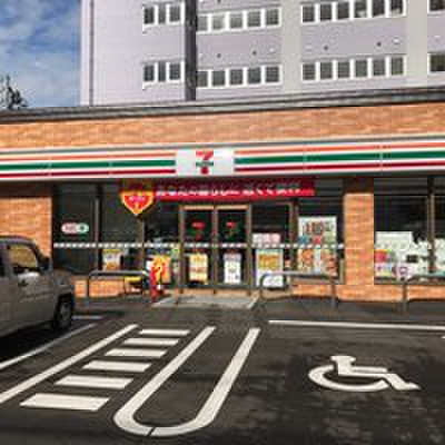 コンビニ　セブンイレブン（コンビニ）まで86m