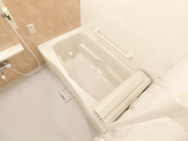 バス・シャワールーム　同マンションイメージ