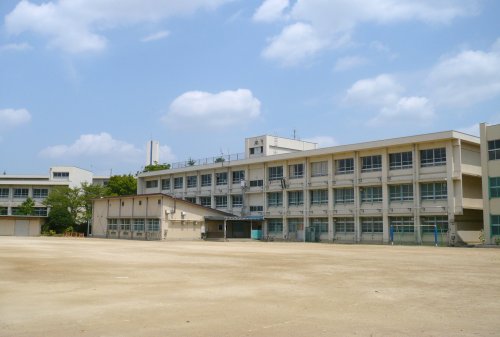 小学校　茶山台小学校（小学校）まで987m