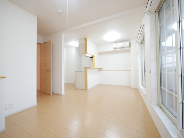 居室・リビング　★１１．１帖の広々としたリビングです★