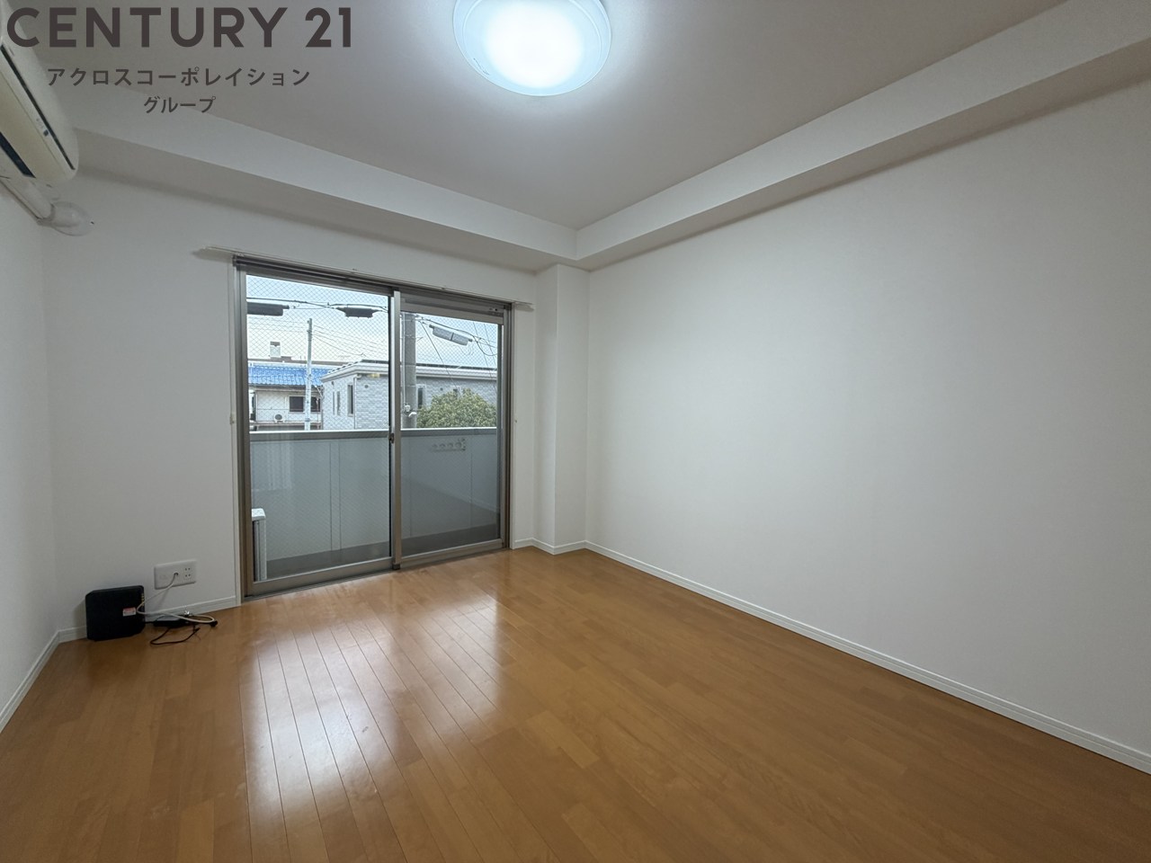 居室・リビング　エアコン付き8帖の洋室です♪