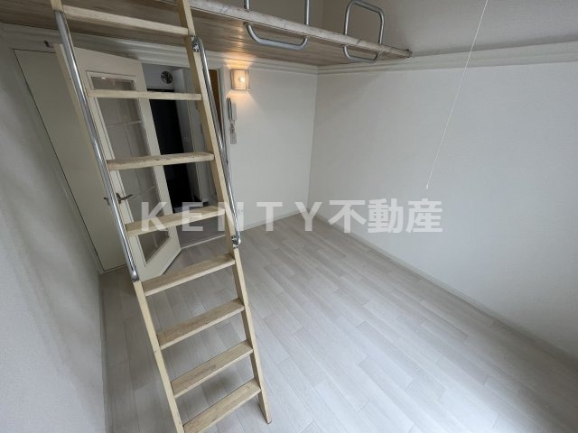 その他部屋・スペース　広くて明るい寝室