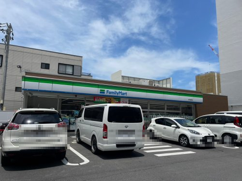 コンビニ　ファミリーマート 東外堀町店（コンビニ）まで277m