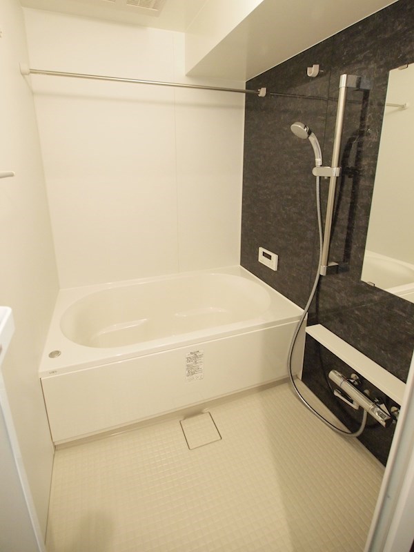 バス・シャワールーム　浴室も広くて豪華ですね。