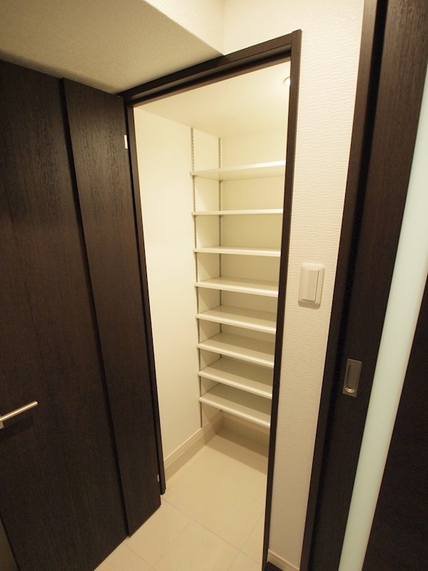 玄関　この玄関から部屋が見えないのがいいですね。