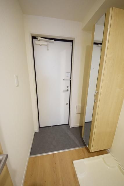 玄関　姿見付きシューズボックス