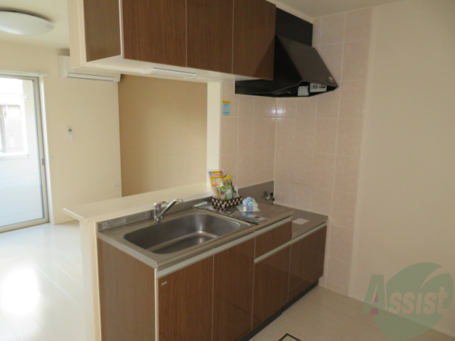 キッチン　調理スペースが確保されていて使いやすそうな印象でした。