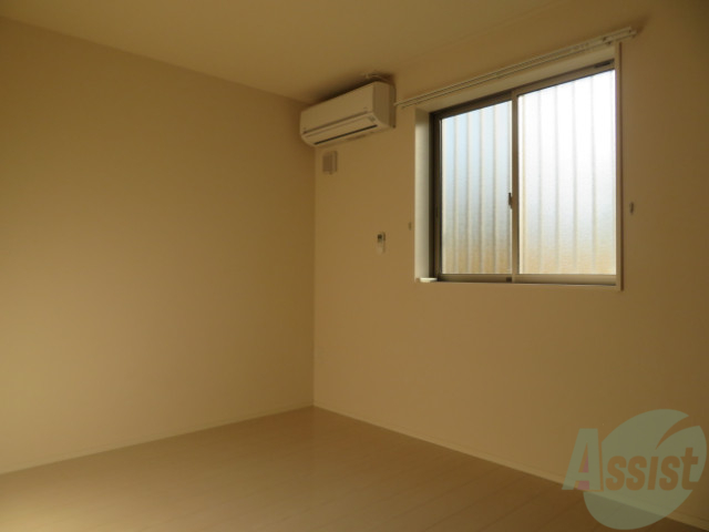 その他部屋・スペース　フローリングなので、ベッドも置けちゃいます。