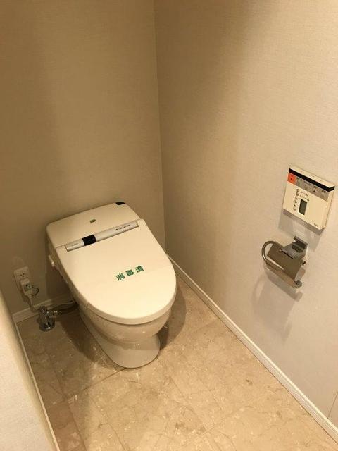 トイレ　温水洗浄暖房便座付タンクレストイレ