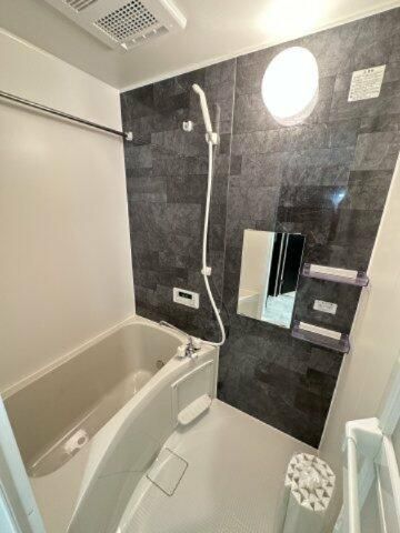 バス・シャワールーム　同施工、別建物の参考写真となります