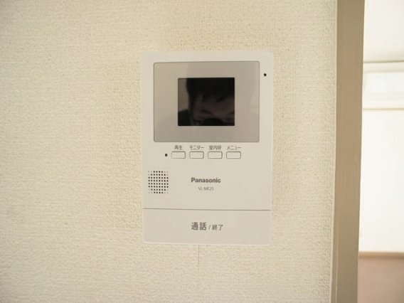 セキュリティ　訪問者の確認ができるTVドアホン付きです♪