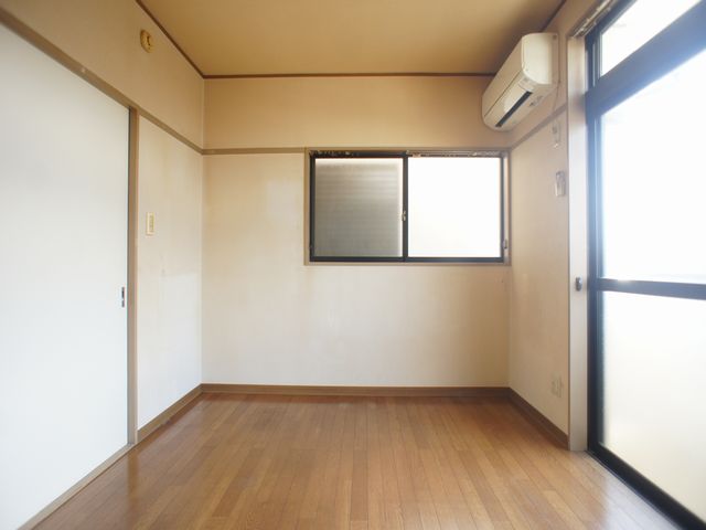 居室・リビング　快適に過ごせるエアコンが付いています♪