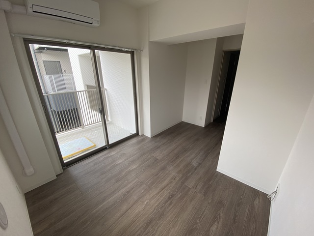 居室・リビング　窓から陽射し差し込みます。