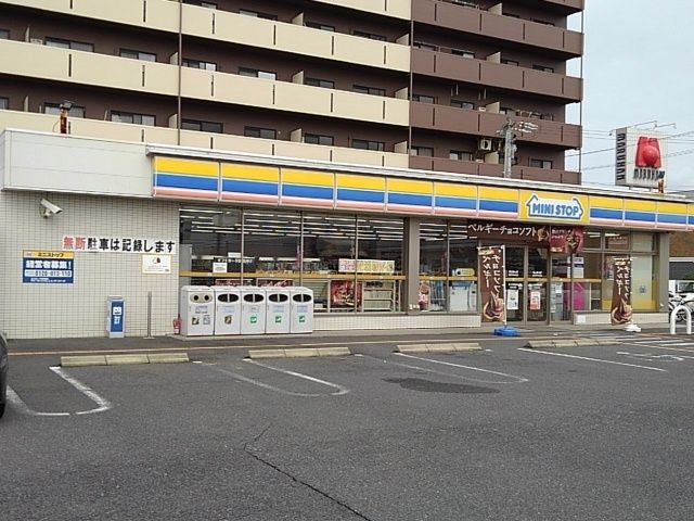 コンビニ　ミニストップ（コンビニ）まで500m