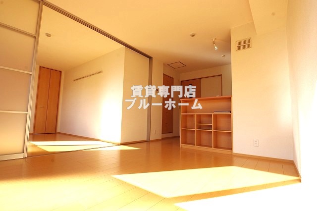 居室・リビング　10.7帖の広いリビング！