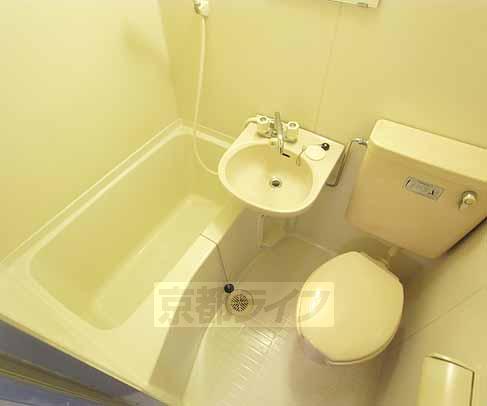 バス・シャワールーム　ユニットバスなのでトイレ掃除が楽です。