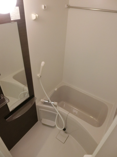 バス・シャワールーム　浴室乾燥機付。一日の疲れはここでリセット。