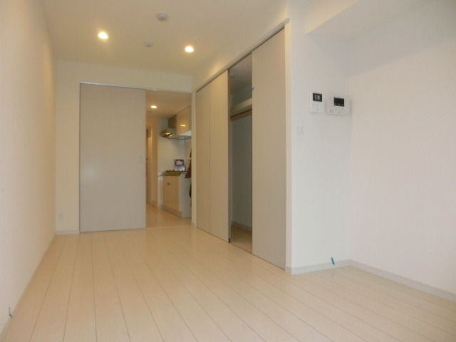 居室・リビング　一部壁紙をオリジナル色に選択できます。