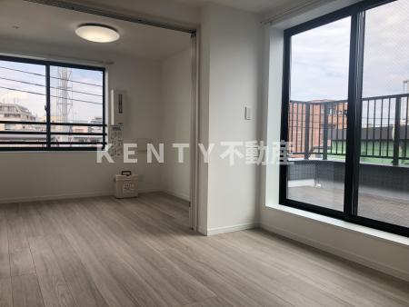 居室・リビング　こちらのリビングで趣味の時間をお楽しみください