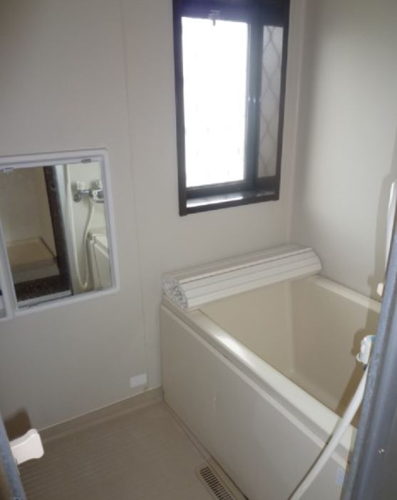 バス・シャワールーム　落ち着いた空間のお風呂です