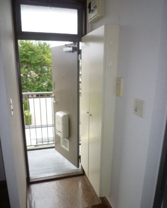 玄関　収納もある玄関です