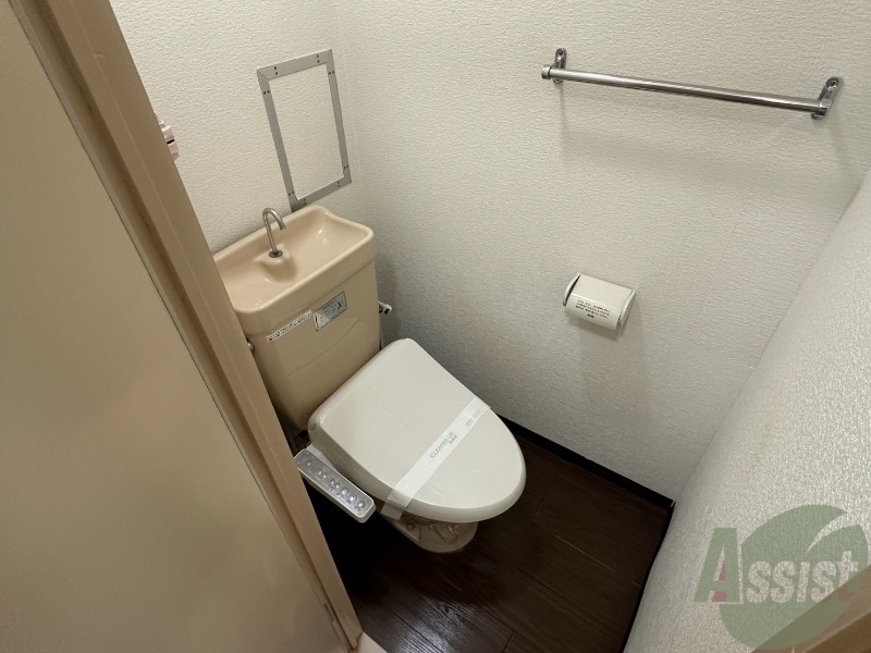 トイレ　ウォシュレット機能がついたトイレです。安心して使用できます。