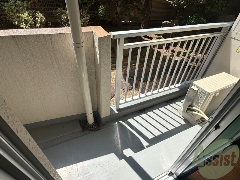 バルコニー　バルコニーは幅があり、広い印象を受けました。