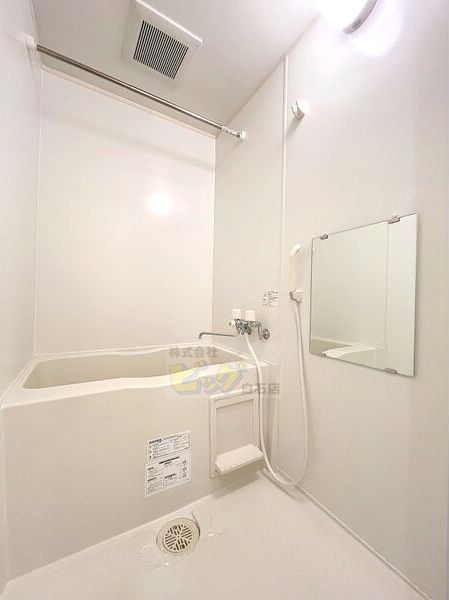 バス・シャワールーム　広々タイプのお風呂です♪