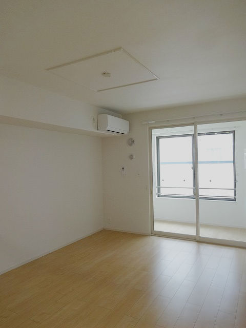 居室・リビング　南面リビング（１２．１畳）・エアコン完備