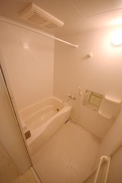 バス・シャワールーム　★浴室乾燥機能付きです★