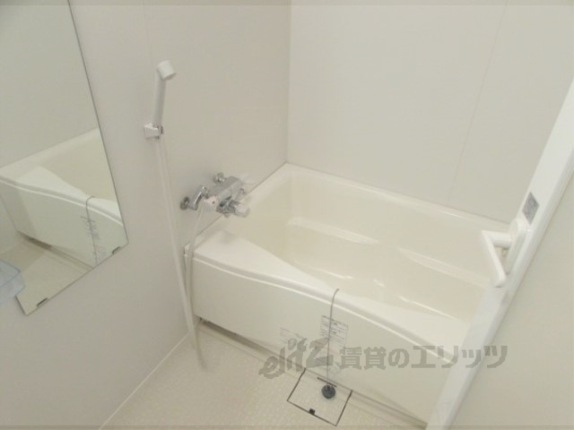 バス・シャワールーム　ぴかぴかです