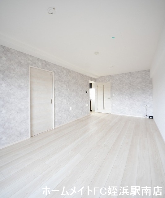 居室・リビング　★駅前・築浅1LDKに空きが出ました★※別部屋参考画像