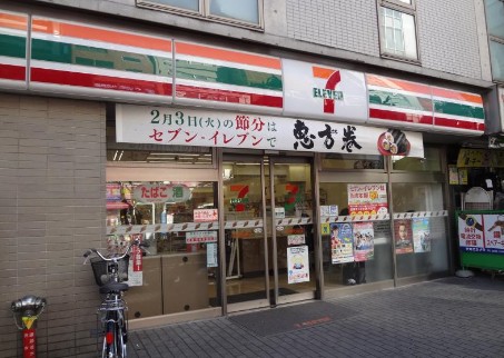 コンビニ　セブンイレブン　新宿新大久保駅前店（コンビニ）まで142m