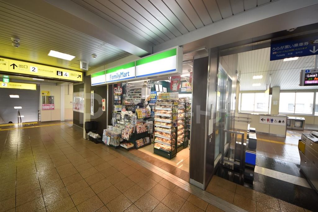 コンビニ　ファミリーマート京成八幡駅構内店（コンビニ）まで190m