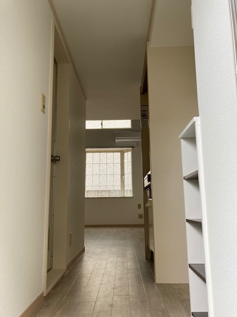 その他部屋・スペース　玄関から居室へ