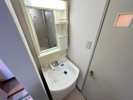 洗面設備　※別号室の写真です。