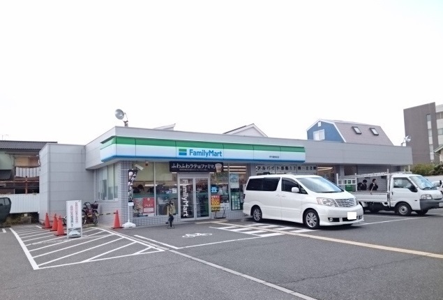コンビニ　ファミリーマート伊丹警察前店（コンビニ）まで510m