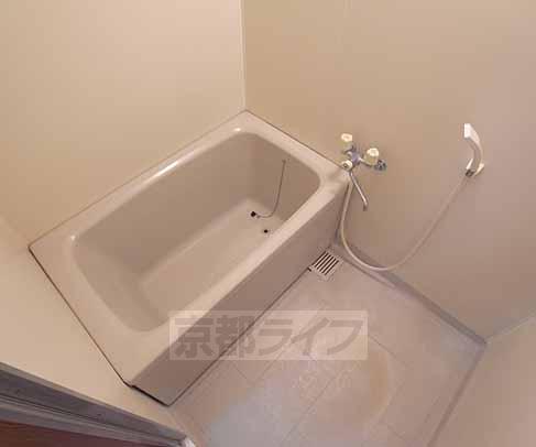 バス・シャワールーム　ゆったりできるお風呂です。