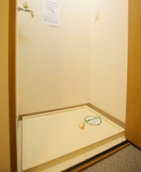 その他設備　★洗濯機置き場、扉付きで音も軽減★