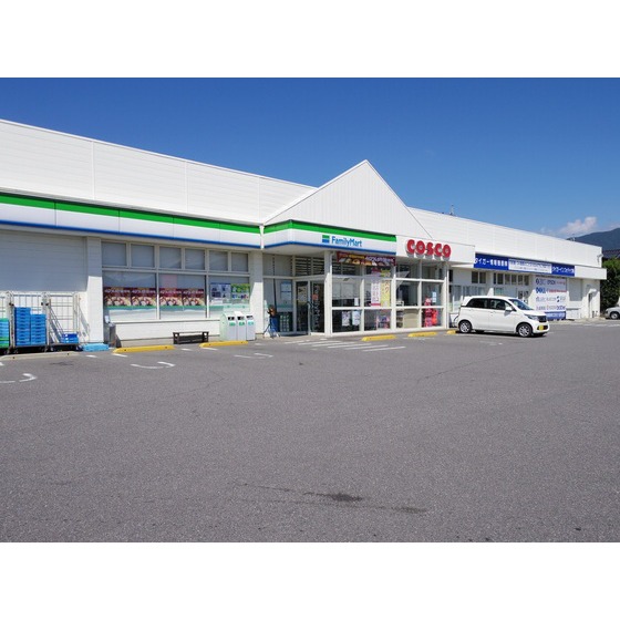 コンビニ　ファミリーマートコスコ寿店（コンビニ）まで592m