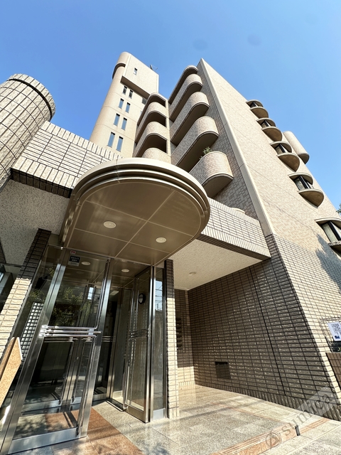 エントランス　オートロック・防犯カメラ完備で部外者はシャットアウト♪♪