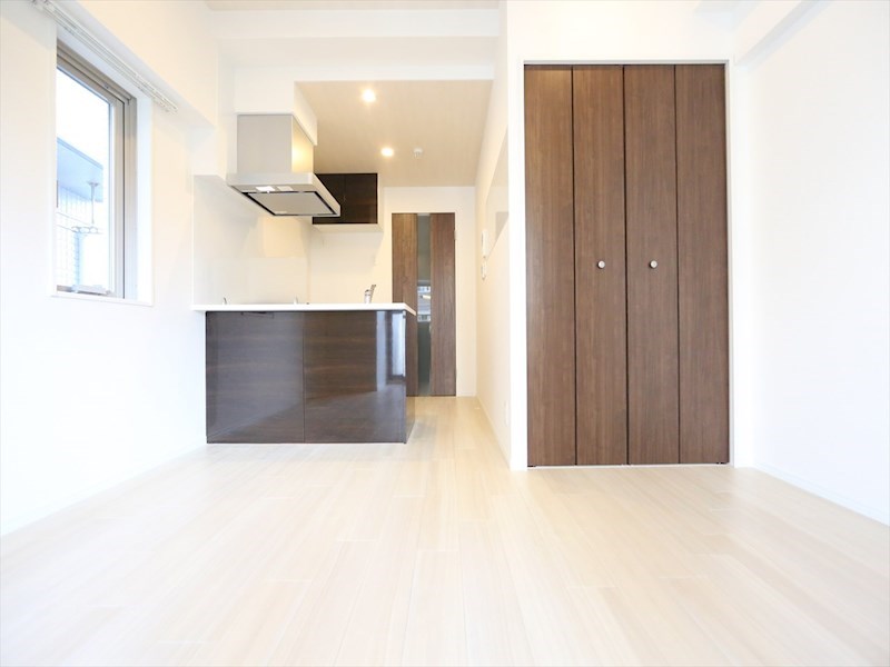 その他部屋・スペース　洋室9.2帖　カウンターキッチン　2面採光　クローゼット付