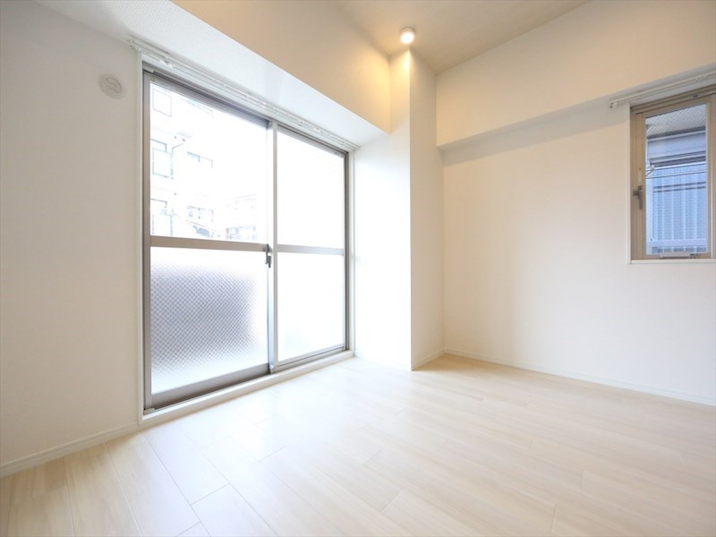 バルコニー　洋室9.2帖　2面採光　エアコン完備　バルコニー