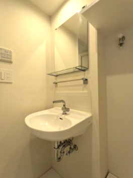 洗面設備　コンパクトで使いやすい洗面所