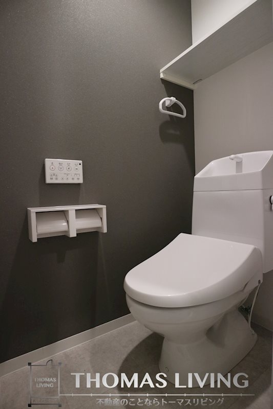 トイレ　ウォッシュレット付で冬でも便座が暖かいのは嬉しいですね。