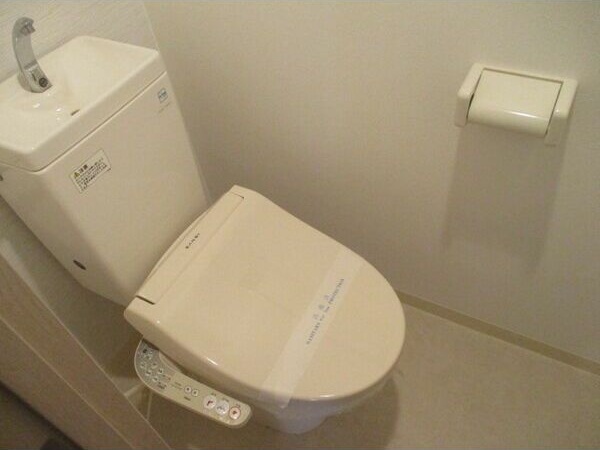 トイレ　嬉しいウォシュレット付きのトイレ！便座温かいですよ♪