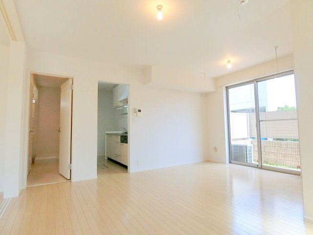 居室・リビング　※別部屋参考写真です
