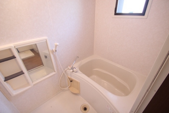 バス・シャワールーム　※別部屋の写真です